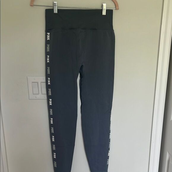 PINK Victoria's Secret Women’s Charcoal Leggings Size Medium - Picture 5 of 5